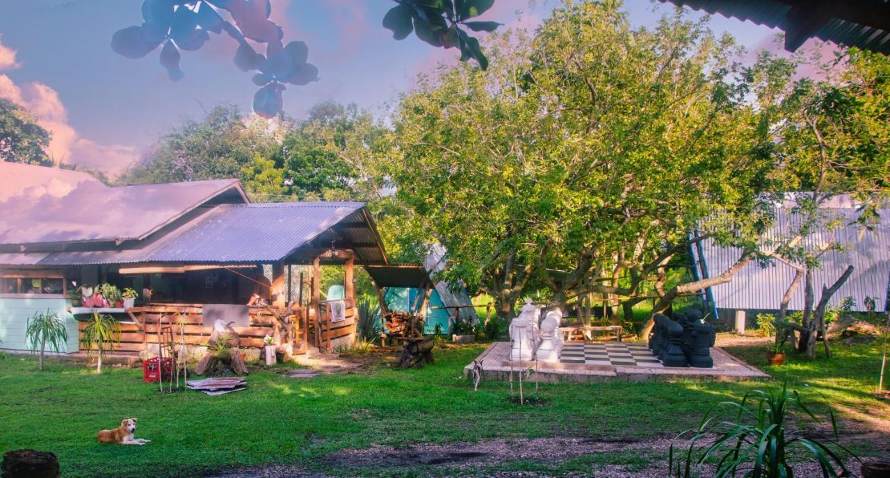 House Of Tamse Laagans ' Inn Badian Exterior photo